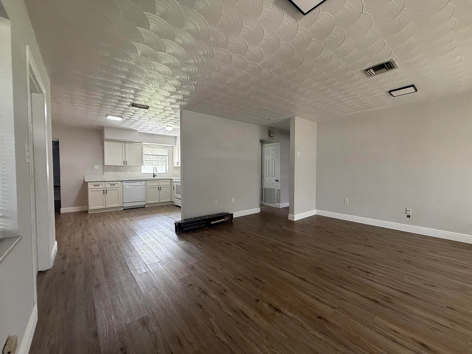 3 bed, 2.0 bath, 1142 sqft, $2,450 — Photo 3
