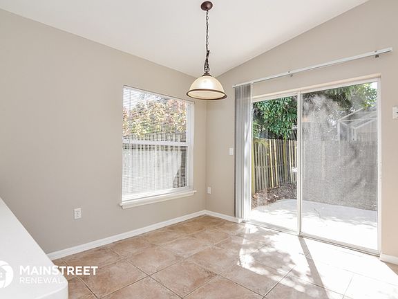4th image of 3560 Chinaberry Ln