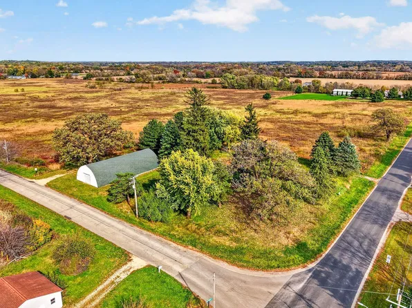 4738 Rutland Dunn Town Line Rd, Oregon, WI 53575