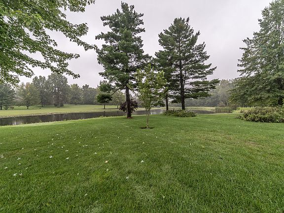 3rd image of 107 Lakeview Dr