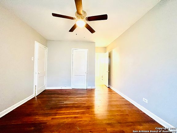 3rd image of 425 Maverick St #3