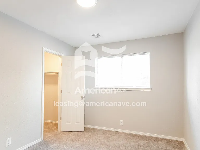 1043316_012_wm_-_bedroom_13282015.jpg