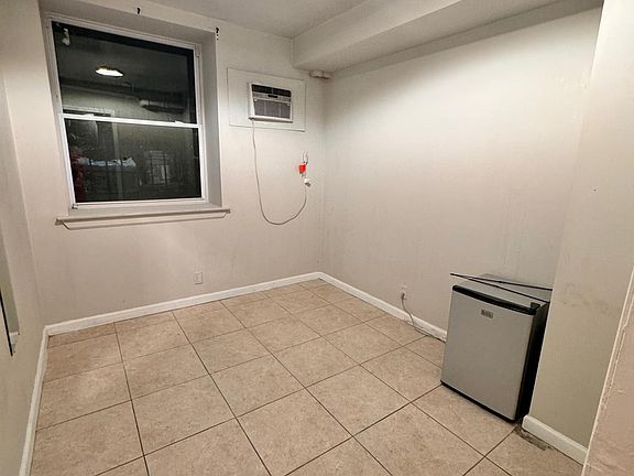 4th image of 208 E 95th St #Y