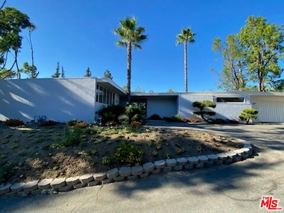 Photo 1 of 22 - 4014 Rogen Dr - Encino, CA Primary Photo - 4014 Rogen Dr