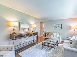 987 Buxton Rd, Bridgewater, NJ 08807