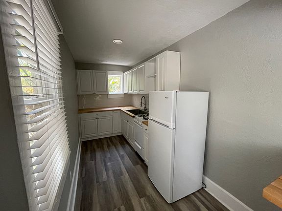 5th image of 1206 Oak St NE APT 9