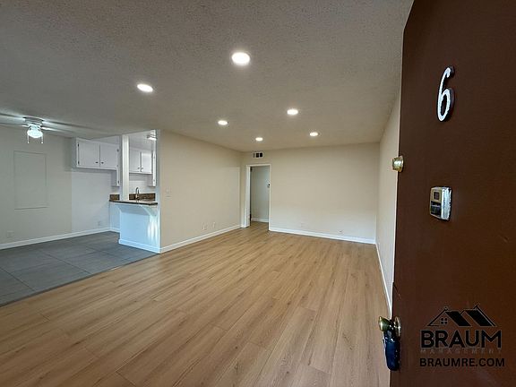 5th image of 13115 Oxnard St APT 6