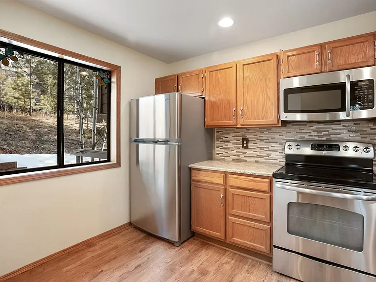 590 Greenway Ct #A — Photo 16