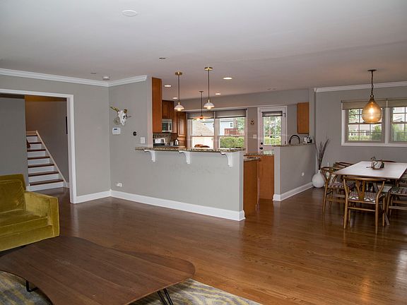 4th image of 907 W Tanglewood Dr