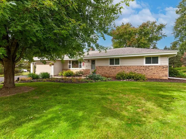 W332N5491 Solveson DRIVE, Nashotah, WI 53058