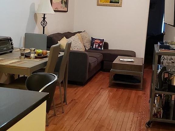 3rd image of 530 W 46th St APT 3W