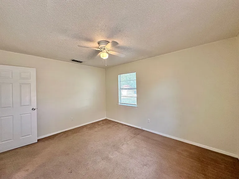 1005 Bonner Dr — Photo 8