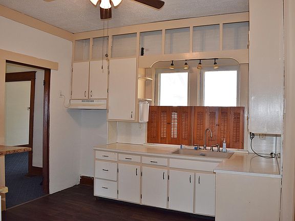 3rd image of 275 E Main St