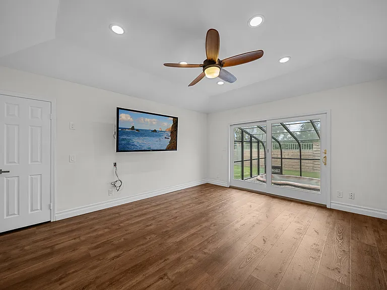 561 Walter Ave — Photo 37