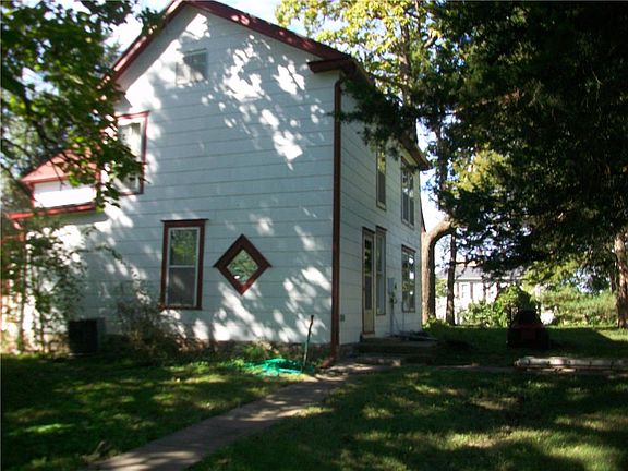 4th image of 800 N Platte Ave