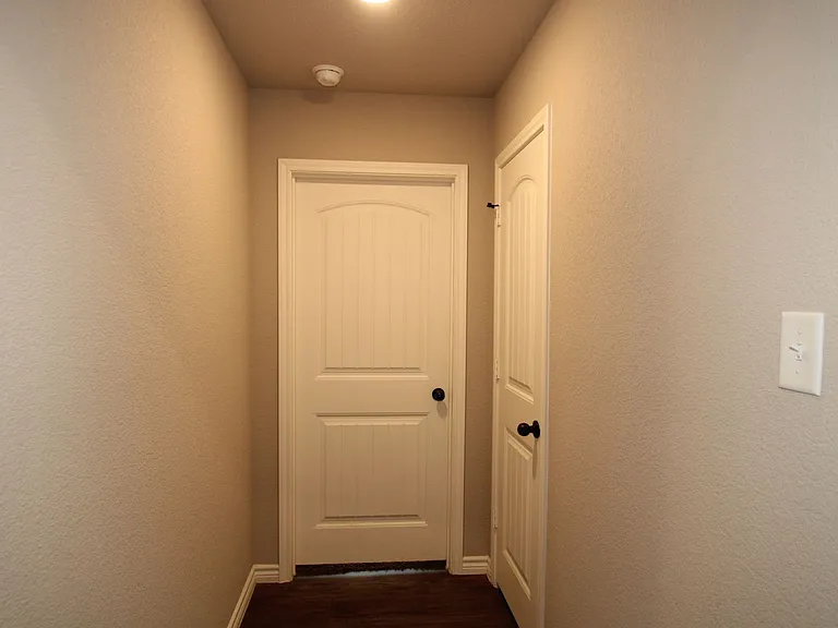 902 Clanton Cv — Photo 25