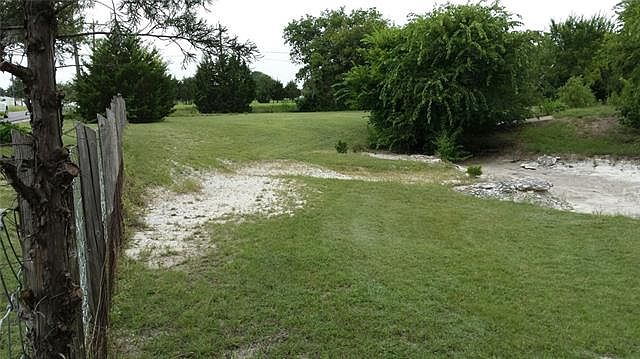 2nd image of 839 Cockrell Hill Rd