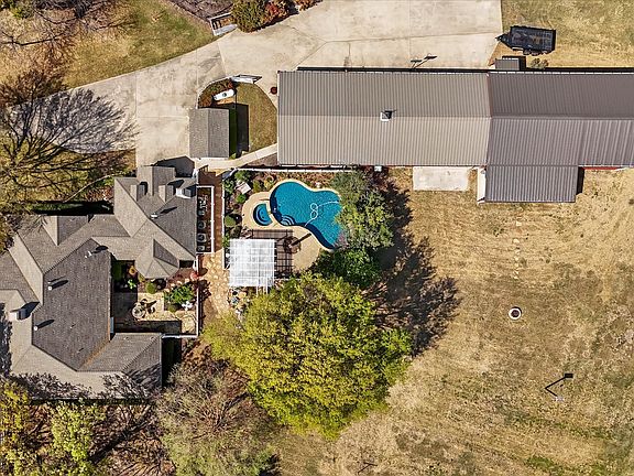 3rd image of 6 Park Ln