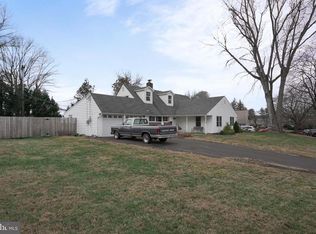 35 Firebush Rd, Levittown, PA 19056