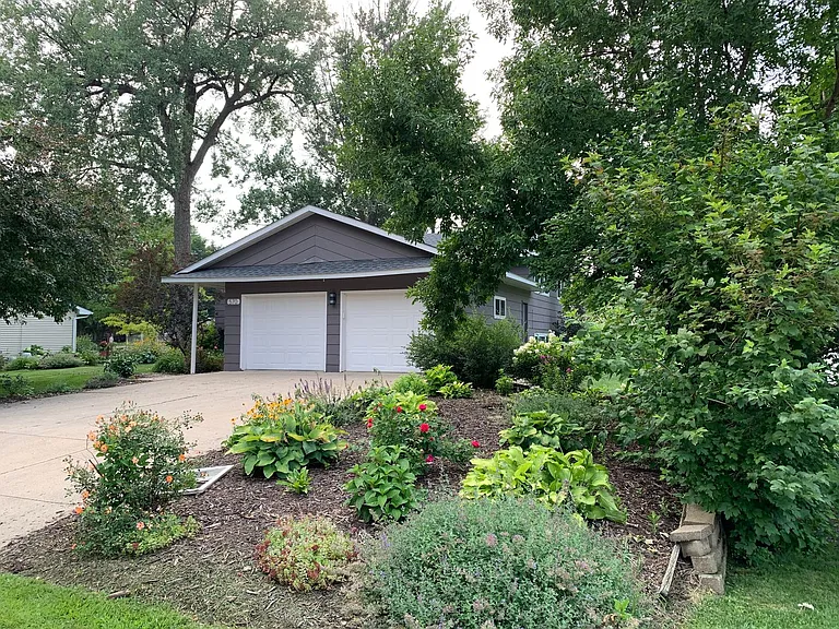 570 Roberts St SW — Photo 2