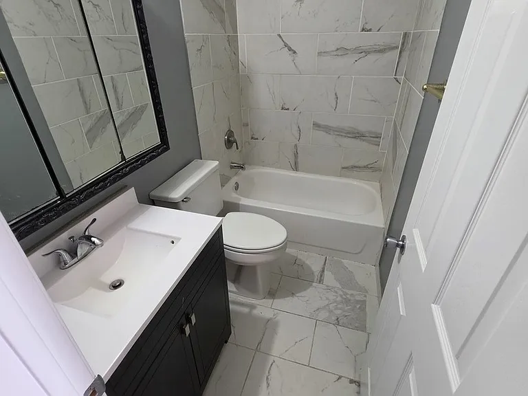 5612 S Illinois Rte #31-C — Photo 5