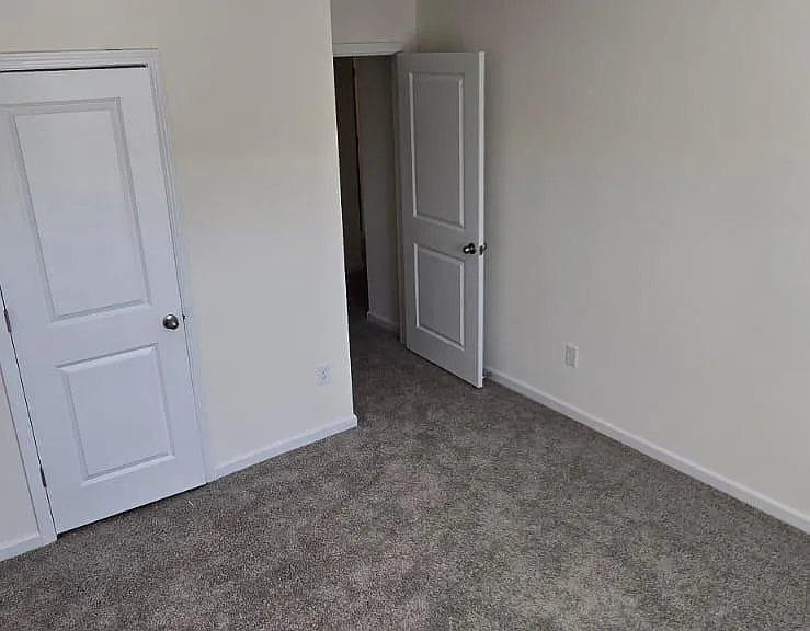 1098 Silverbend Trl — Photo 12