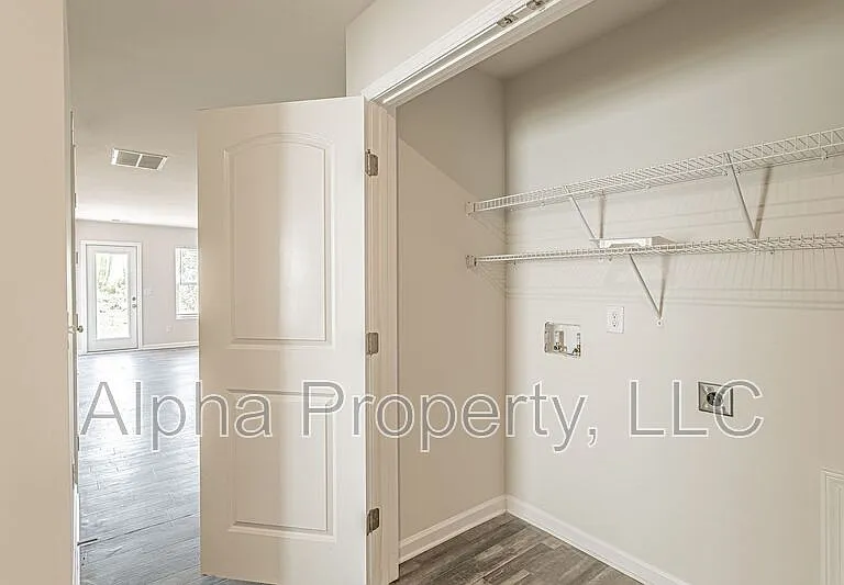 304 Long Grove Ln — Photo 9