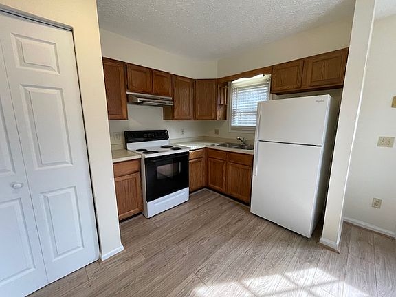 4th image of 57 Austin Ave