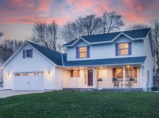 1049 Sugarbush Ln, Waconia, MN 55387