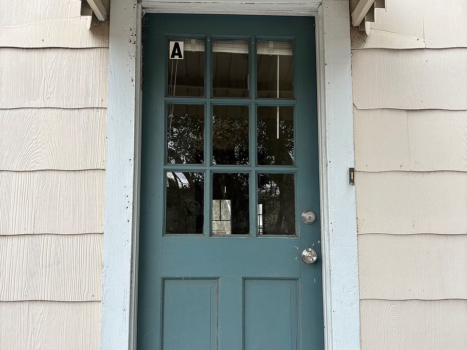 Covered entryway with security lighting