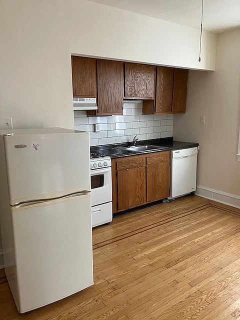 1st image of 1307-13 Spruce St #3F