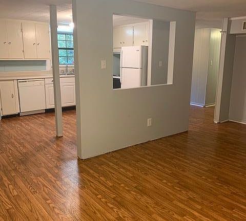 3rd image of 104B Graeme Dr
