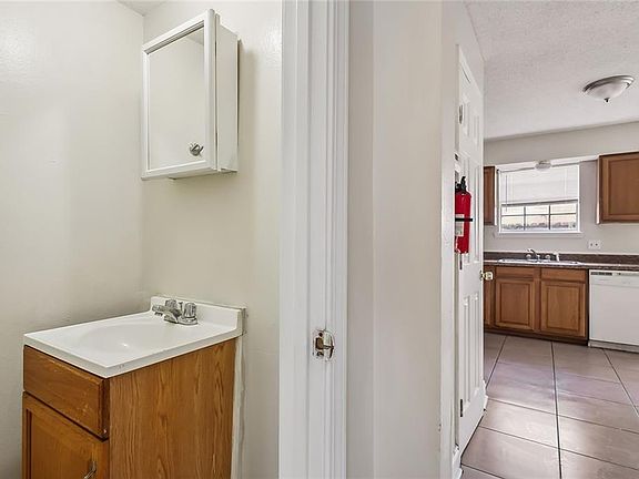 4th image of 3609 Golden Dr