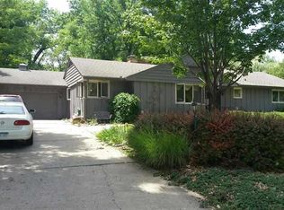 1029 SW Cambridge Ave, Topeka, KS 66604