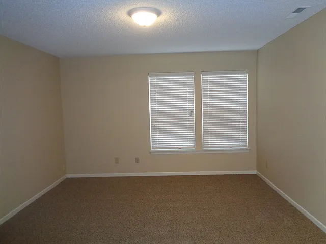 2136 Olympia Dr — Photo 9