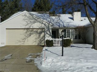 16564 Lake Circle Dr, Strongsville, OH 44136