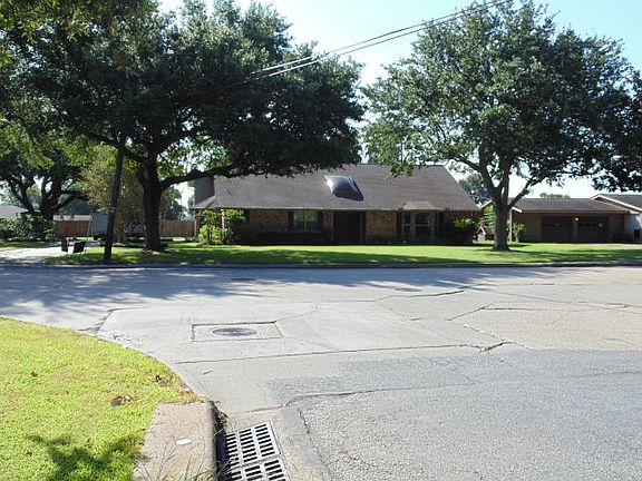 2nd image of 2625 Merriman St