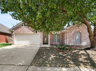 901 Shoal Creek Dr, Arlington, TX 76001