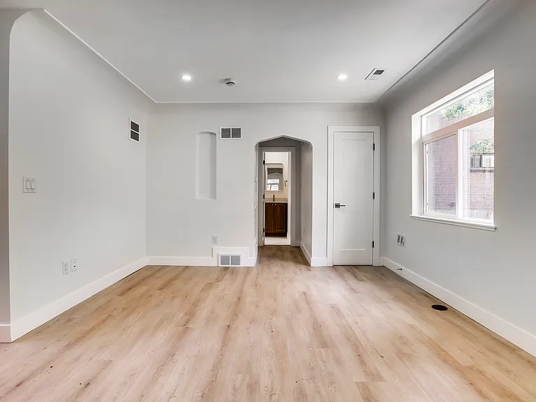 1270 N Logan St #9 — Photo 12