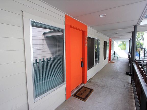 4th image of 2200 Dickson Dr APT 209