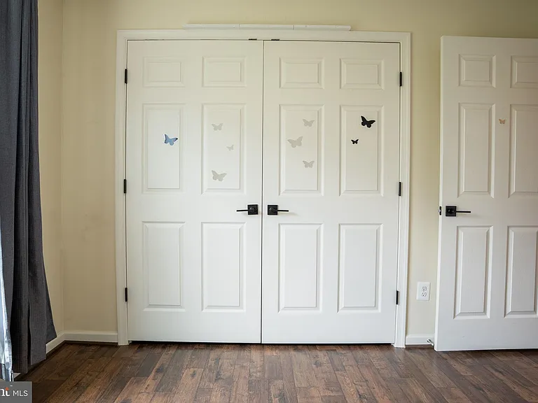 42243 Canary Grass Sq — Photo 41