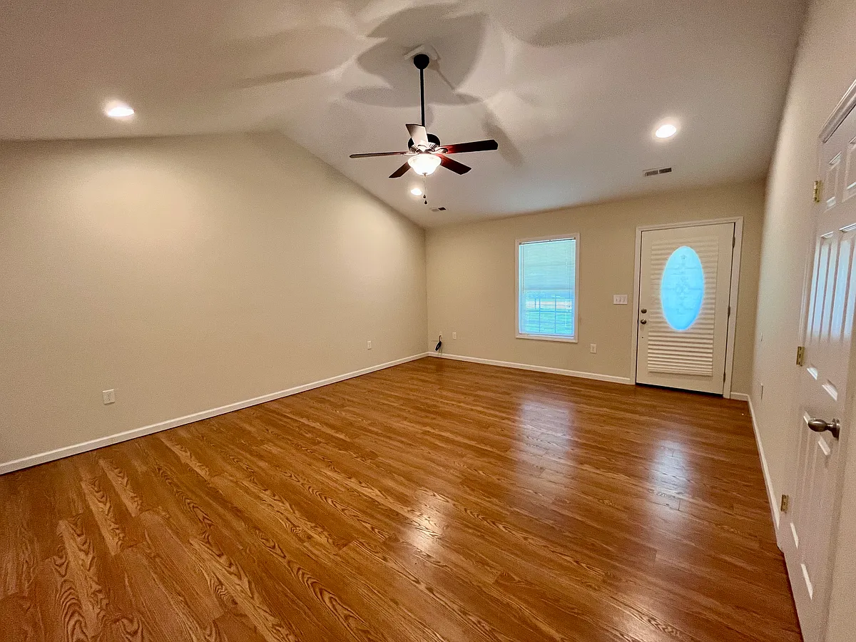 Building Photo - 823 Shady Ln #A