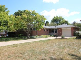 301 E Berkshire Ln, Mount Prospect, IL