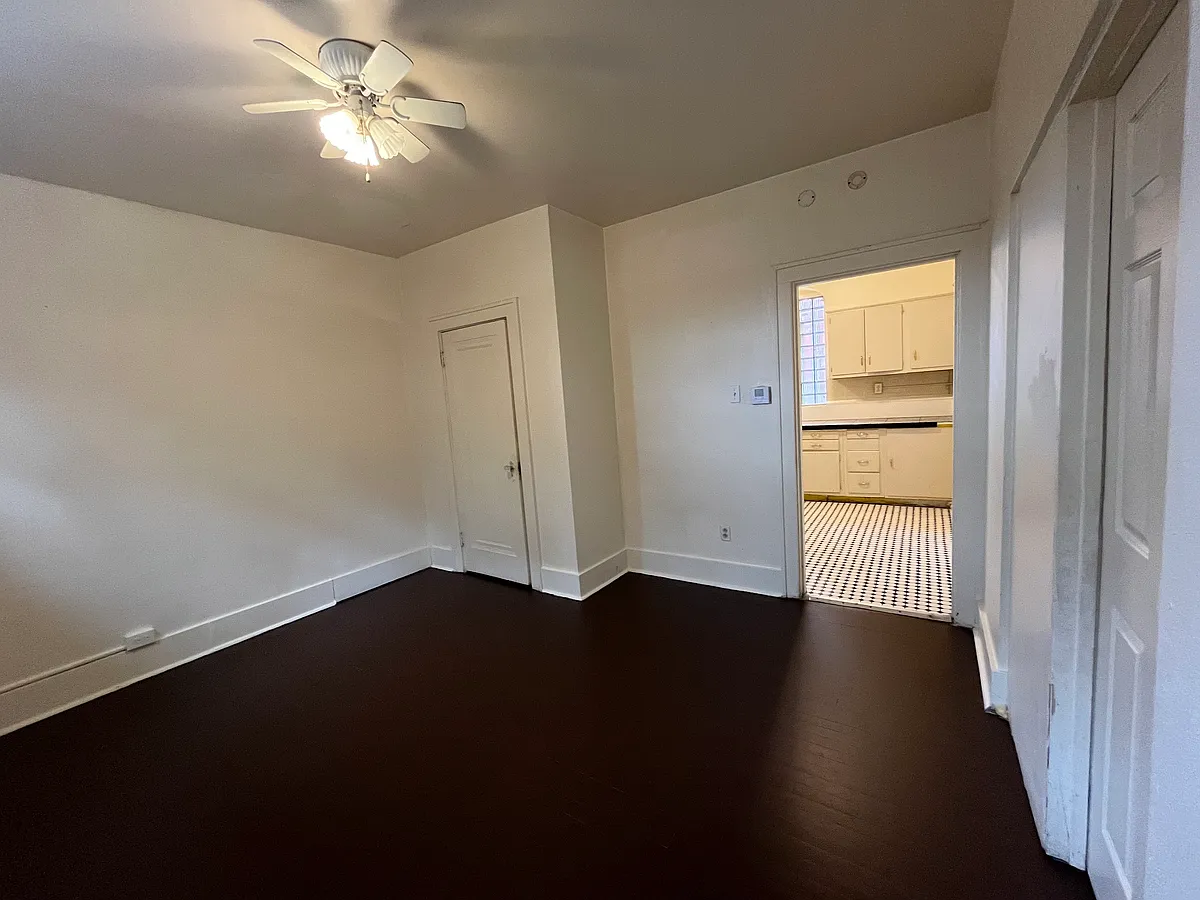 Building Photo - 3121 Clermont Ave #1