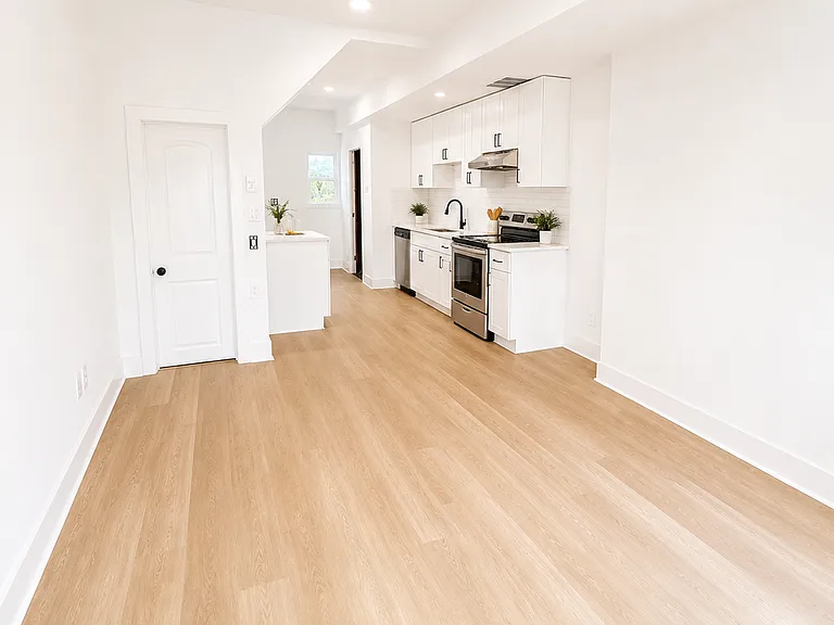 320 S Princeton Ave — Photo 3