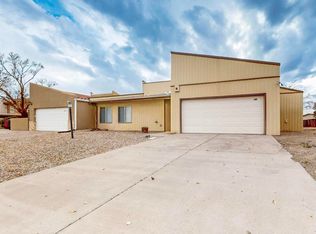 2910 Broadmoor Dr, Rio Rancho, NM 87124