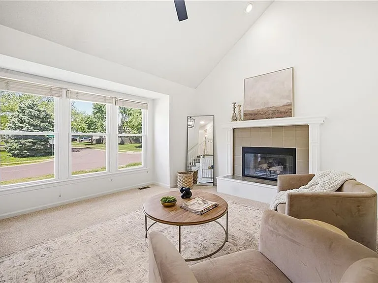 15209 Lamar Ave — Photo 2