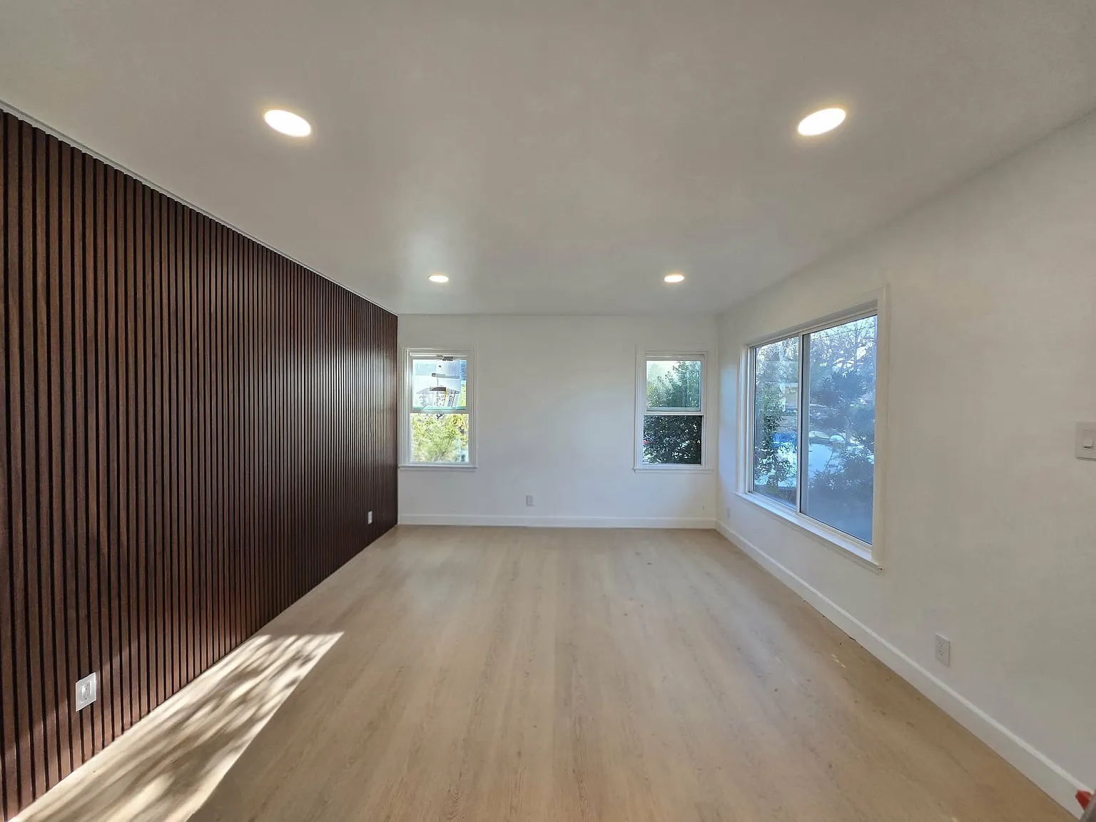 Studio, 550 sqft, $3,199 — Photo 2
