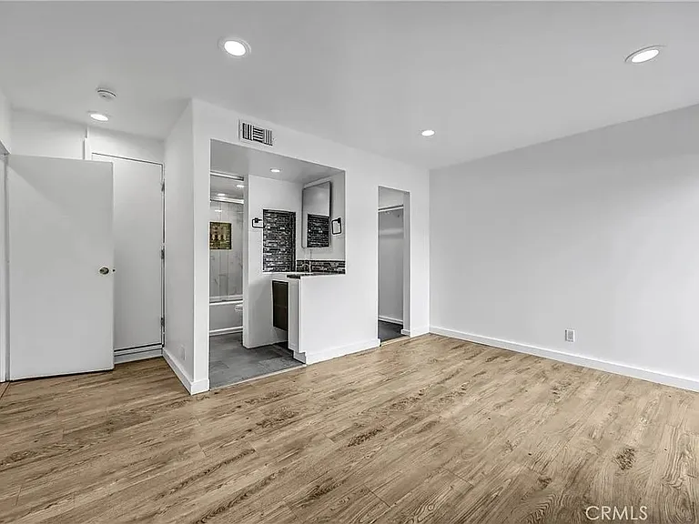 219 N Isabel St #4 — Photo 31