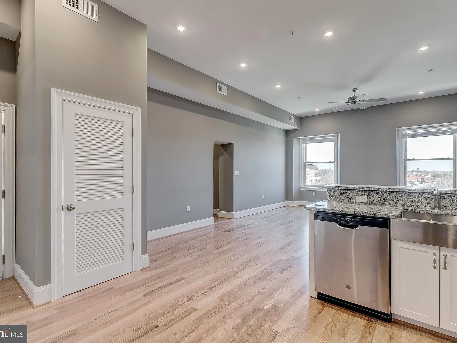 1 bed, 700 sqft, $1,599 — Photo 3